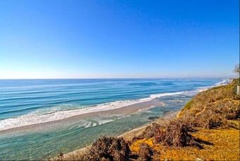 Apartamento $3999 Sale! 1 Bed/1 Bath Near Beach, Train & Shops