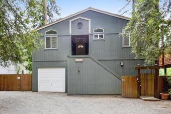 Riverside Lodge