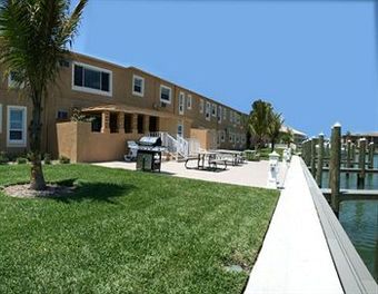 Hotel The Bayside Inn & Marina