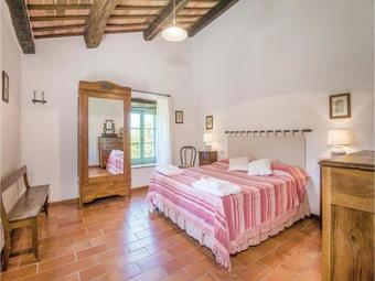 Six-bedroom Holiday Home In Sarteano -si-
