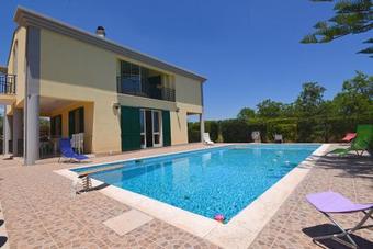 Solarino Villa Sleeps 8 Pool Air Con Wifi