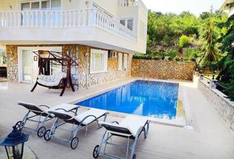 6 Bedroom Villa With Private Pool