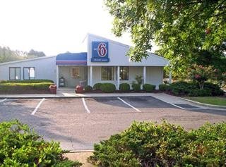 Motel 6 Pinehurst/ Ft. Bragg