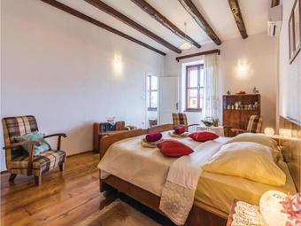 Two-bedroom Holiday Home In Jadreski