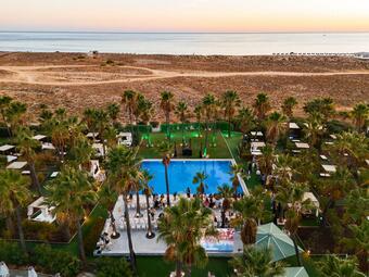 Hotel Wine And Books By The Sea Algarve Resort