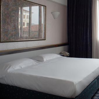 Hotel NH Trieste