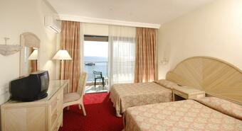 Hotel Aska Just In Beach