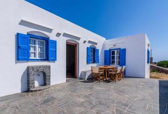 Agroturismo Sifnos- Spacious 2-bedroom House With Fantastic Yard!