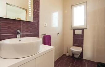 Four-bedroom Holiday Home Debeljak With An Outdoor Swimming Pool 08