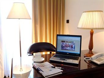 Hotel King's Town (deluxe Room Only)