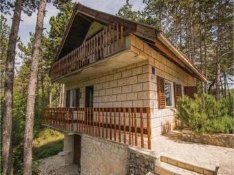 Two-bedroom Holiday Home In Zagvozd