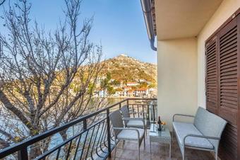Apartments In Starigrad Kod Senja 27140