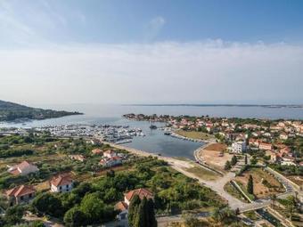 Apartments By The Sea Sutomiscica (ugljan) - 8474