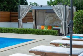 Comfortable Villa Deal With Private Pool And Fenced Garden