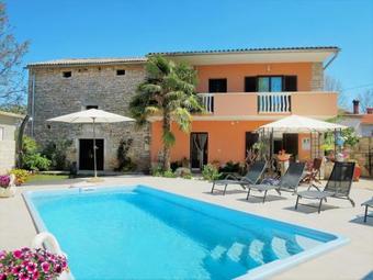 Holiday Home Maria (roj317)