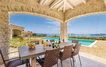 Five-bedroom Holiday Home In Veprinac