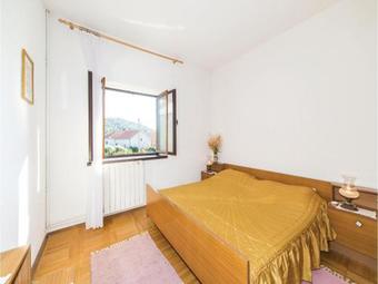 One-bedroom Apartment In Vrsine