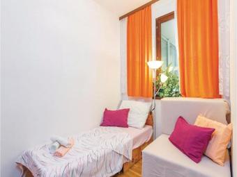 Two-bedroom Apartment In Cervar Porat
