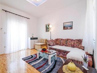 Two-bedroom Apartment In Posedarje