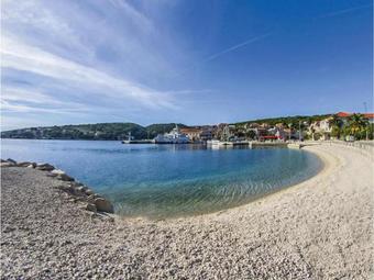 Three-bedroom Holiday Home With Sea View In Praznica