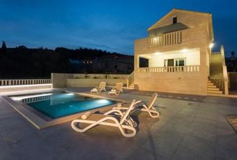 Praznice Villa Sleeps 4 Pool Air Con Wifi