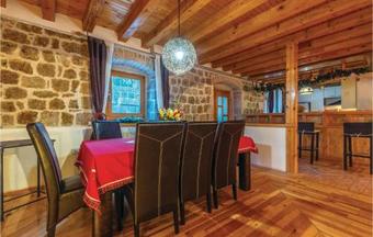 Four-bedroom Holiday Home In Sinj