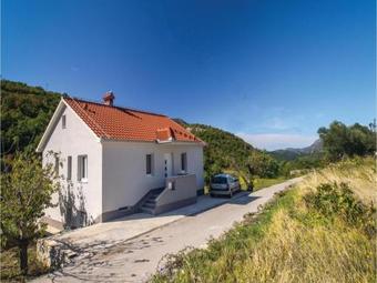 Two-bedroom Apartment In Slime