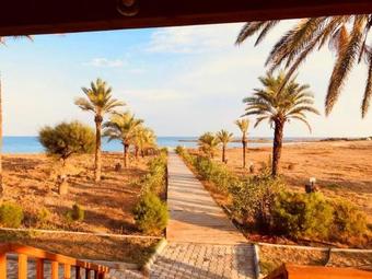 Hostal Paradise Beachfront Mini Boutique And Restaurant
