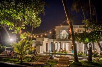 Aaki Hotel