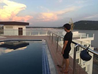 Intouch Riverside Hotel