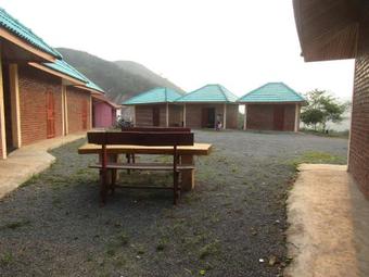 Hotel Chomdoy Bungalow & Restaurant