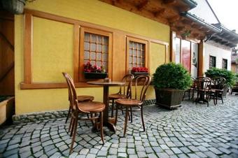 Hotel �arshia E Jupave