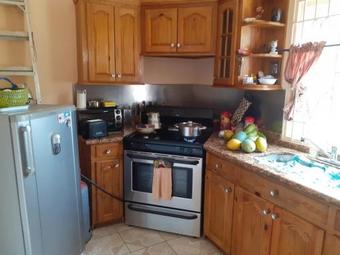 Bed & Breakfast Lovely Jamaica Home