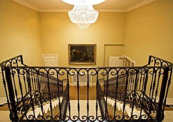 Step House Hotel