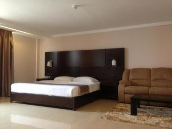Noble House Hotel