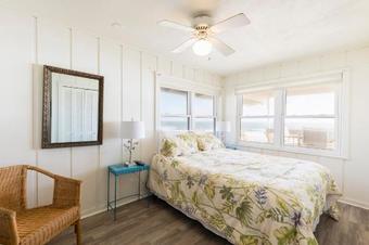 Cozy Cottage, 3 Bedrooms, Ocean Front, Pet Friendly, Wifi, Sleeps 6