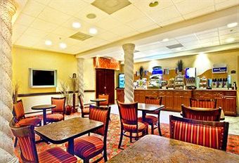 Holiday Inn Express Hotel & Suites Clewiston