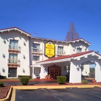 Hotel Stone Mountain Inn & Suites