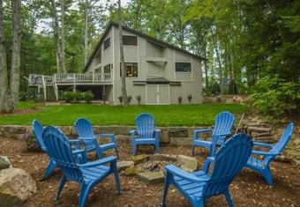 Blue Moon Three-bedroom Holiday Home