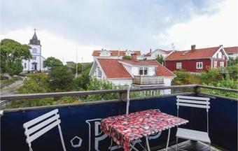 Three-bedroom Apartment In Mollosund