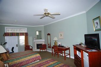 Hotel Rose Garden Inn