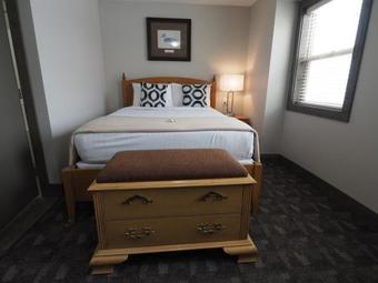 Apex Lodge - 8 Hotel Room