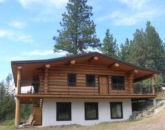 Beautiful Log Chalet Near Fernie, B.c.