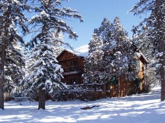Hostal Rocky Mountain Lodge & Cabins