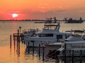 Hotel The Inn At Capt. Hiram's