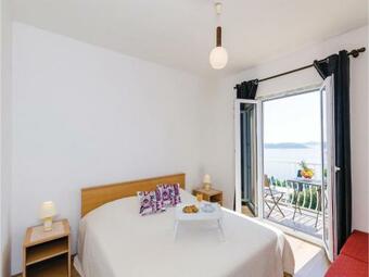 Three-bedroom Apartment In Plat