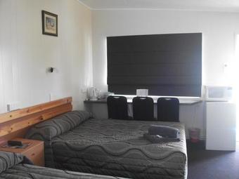 Monto Three Moon Motel