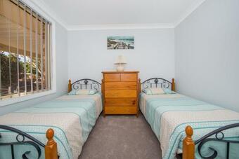 Pebble Pde 1/14 - Fingal Bay