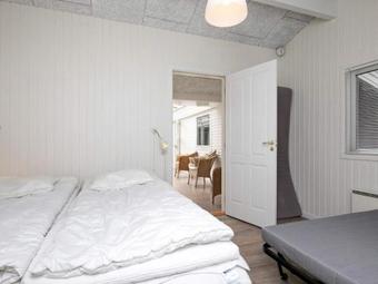 Six-bedroom Holiday Home In Humble