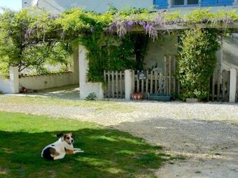 Spacious Holiday Home In Fleac-sur-seugne With Swimming Pool